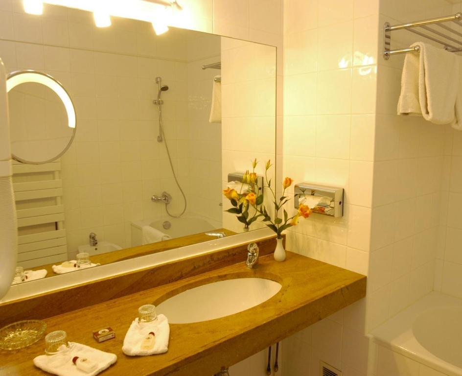 Hostellerie La Huchette Replonges Номер фото